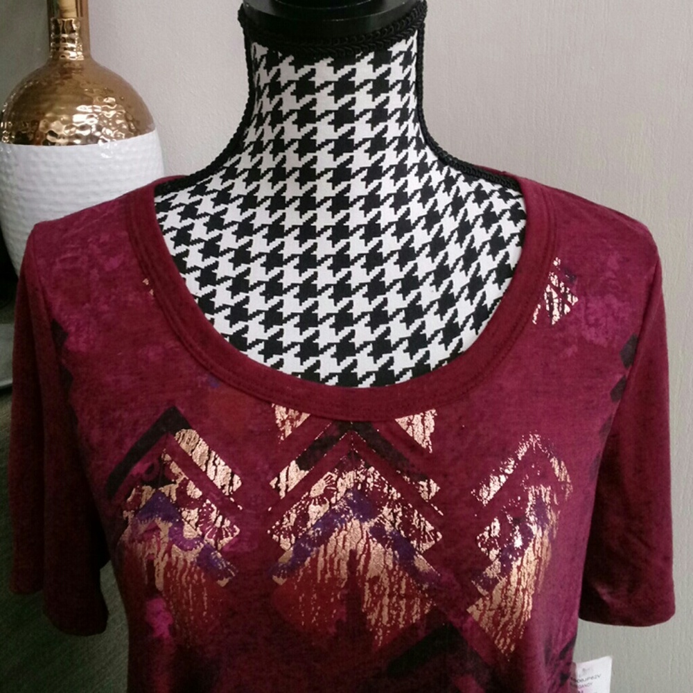 NEW WITH TAG==Spoiled Burgundy Top Size M